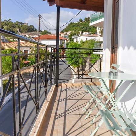 Prana'S Castle Apartment Kyparissia Bagian luar foto
